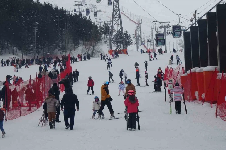 Palandöken’de kayak coşkusu
