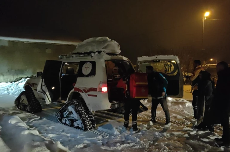 Paletli Ambulans nefes darlığı çeken öğretmen için dağları aştı
