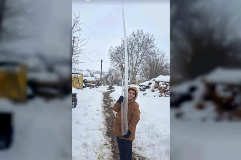 Palu’daki buz sarkıtları görenleri şaşırttı