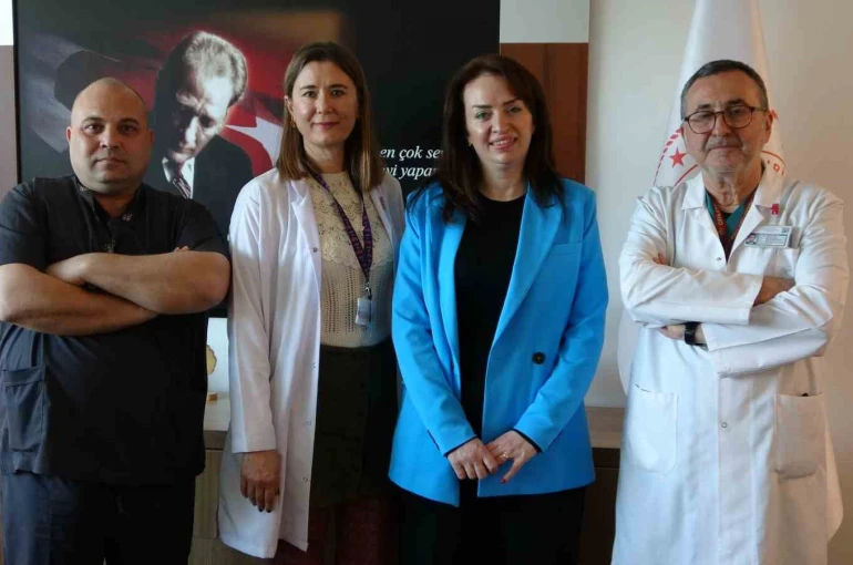 Pandemide ölümle burun buruna gelen anne doktorlarıyla buluştu
