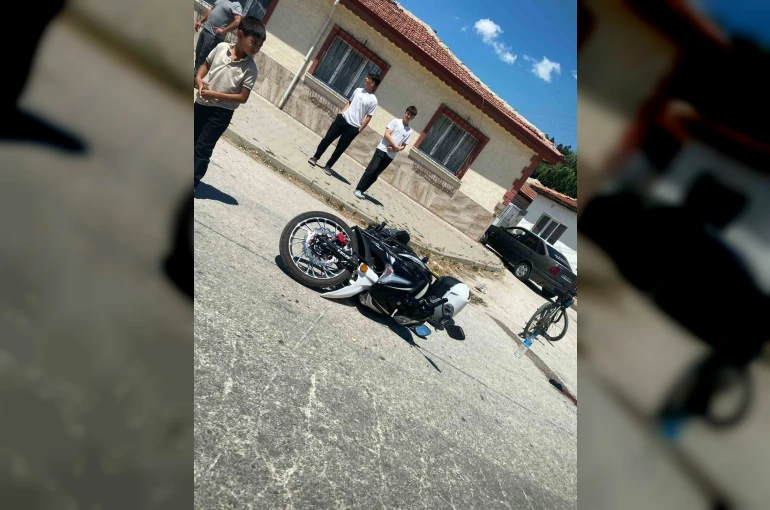 Panelvan araç ile motosiklet çarpıştı: 1 yaralı