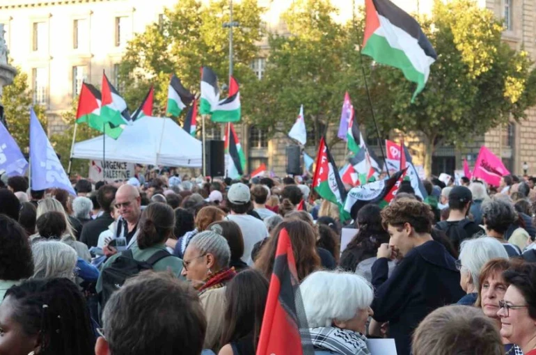 Paris’te binlerce kişi İsrail’in Gazze’ye saldırılarını protesto etti: "Katil Netanyahu, Filistin Filistinlilerindir" 