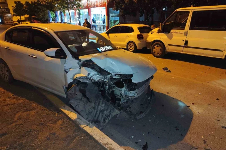 Park halindeki araçları hurdaya çevirdi, 3.41 promil alkollü çıktı