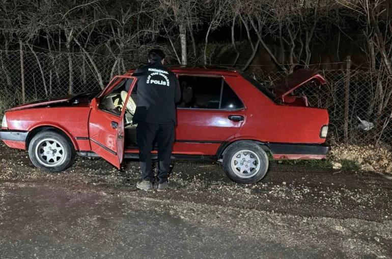 Park halindeki otomobil kundaklandı