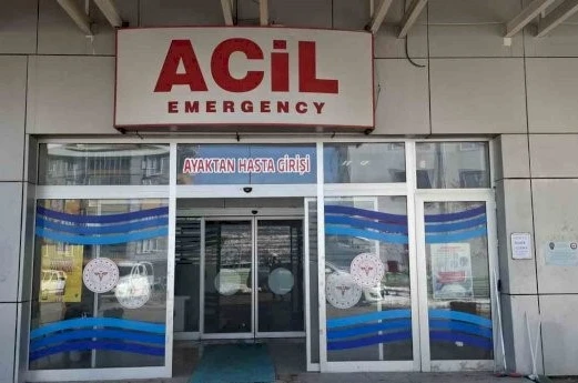Park halindeki otomobile çarpan çocuk yaralandı