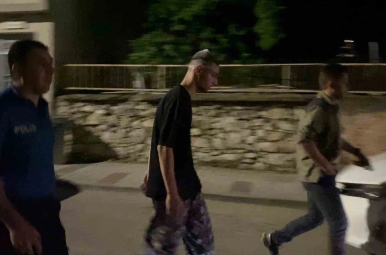 Parktaki gençlere pompalı tüfekle saldıran şahıslar yakalandı