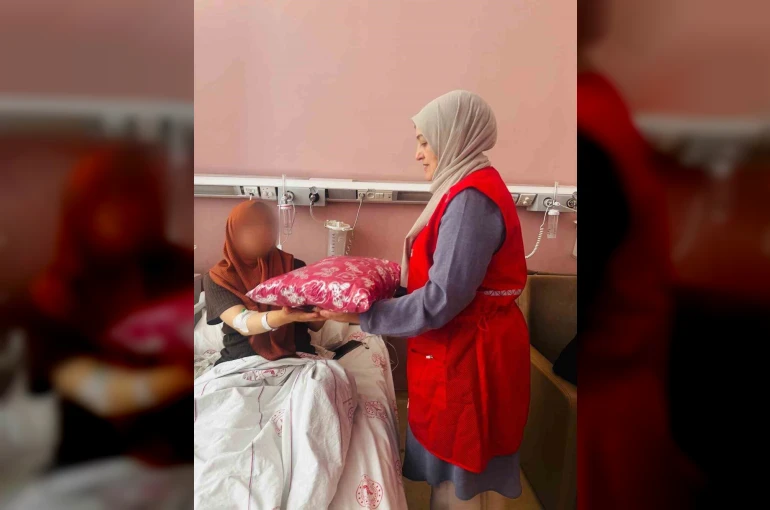Patnos Kızılay’dan annelere ve yeni doğanlara "Sevgi Bohçası" hediyesi