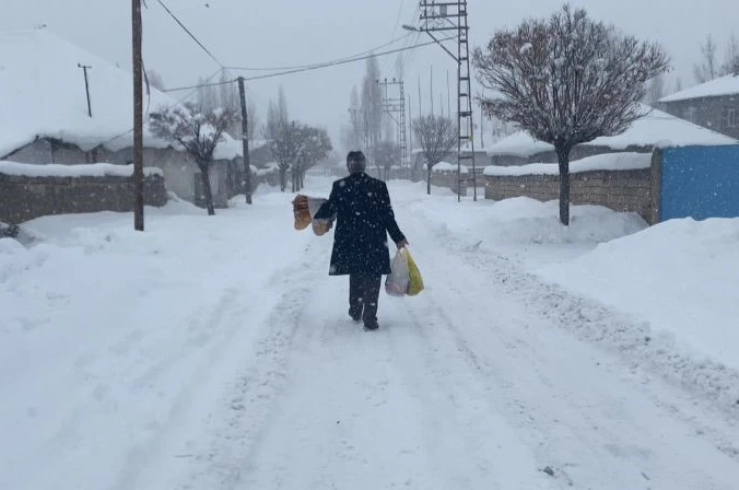 Patnos’ta kar yağışı yeniden etkisini gösterdi