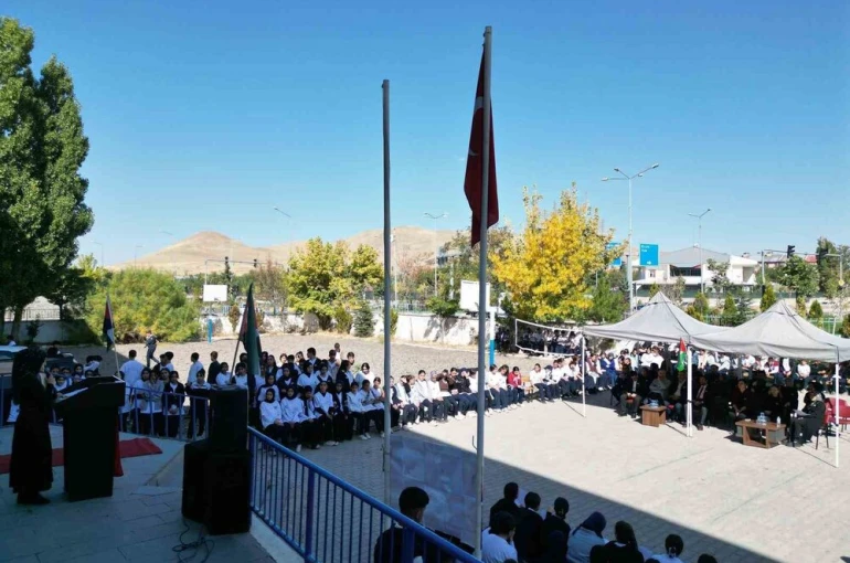 Patnos’ta öğrenciler Filistin için tek yürek oldu
