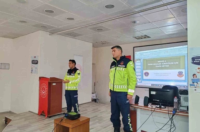 Patnos’ta tarım araçları sürücülerine bilgilendirme semineri