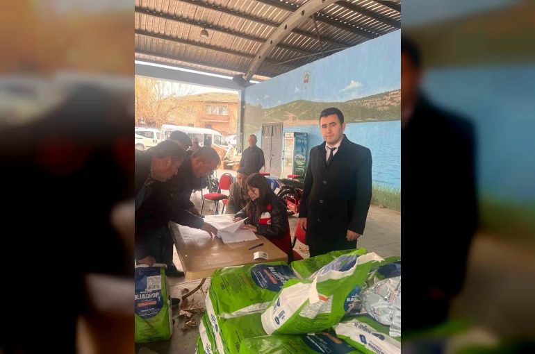 Pazarlar’da vişne ve kiraz üreticilerine bordo bulamacı desteği sürüyor