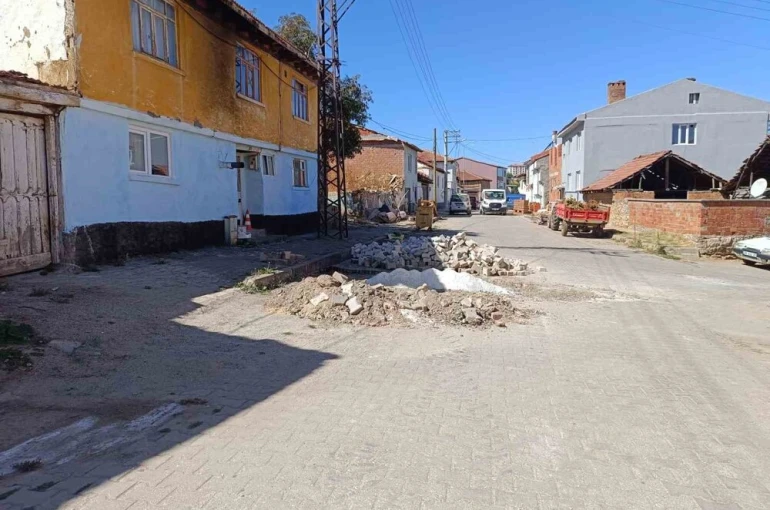 Pazaryeri’nde kaldırım onarım çalışmaları hız kazandı