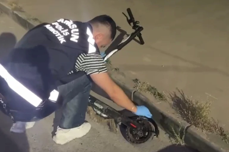 Peçeteye emdirilen uyuşturucuyu scooter bataryasında sakladı