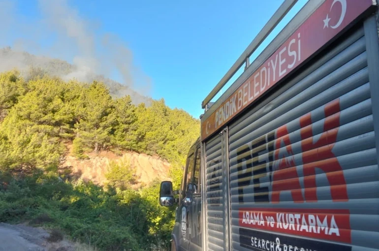 Pendik Belediyesi ekipleri Balıkesir’deki orman yangınına müdahale ediyor