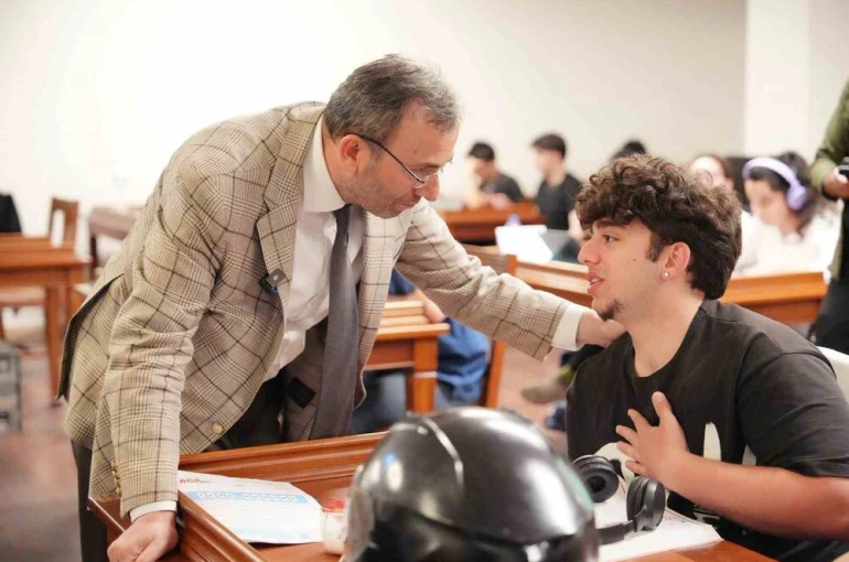 Pendik’te eğitim müjdesini Başkan Ahmet Cin duyurdu: Üniversiteyi kazanan gençlere 15 bin TL destek