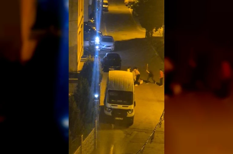 Pendik’te yabancı uyruklu şahıslar arasında kavga kamerada
