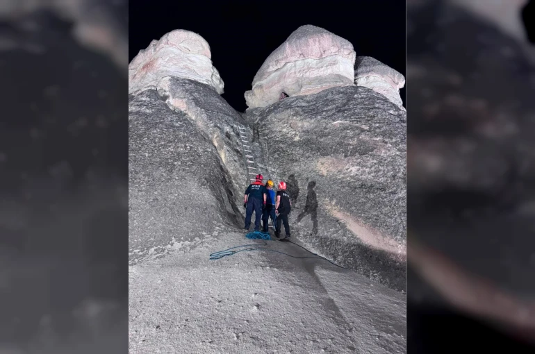 Peribacasının tepesinde mahsur kalan turisti AFAD ekipleri kurtardı