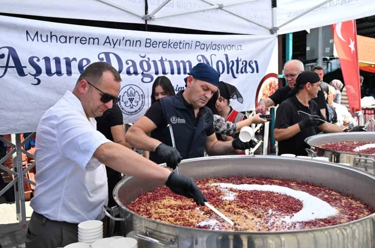 Perşembe Pazarı’nda 2 bin kişilik aşure ikramı