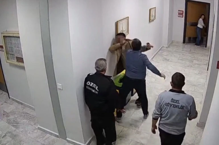 Personeli darbeden hastane müdürü açığa alındı