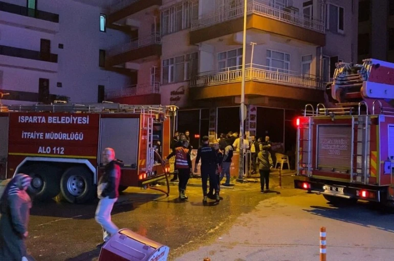 Pideci deposunda çıkan yangın korkuttu