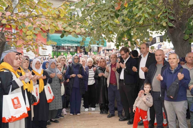 Pınarhisar’da 57 kişilik umre kafilesi dualarla uğurlandı