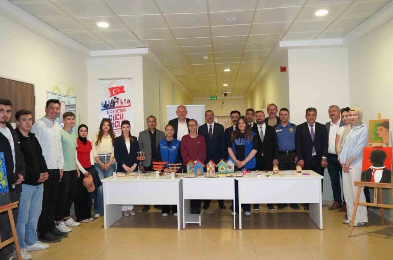 Pınarhisar’da "Teras Kitap Kafe" törenle açıldı