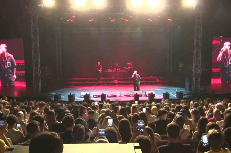 Poizi, Bursa Festivali’nde hayranlarını coşturdu