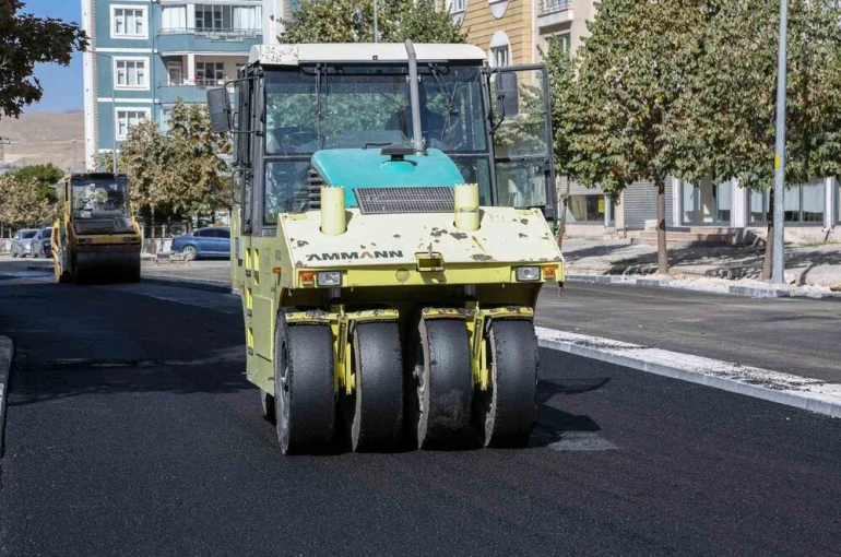 Polatoğlu Sokak’ta asfalt serimi tamamlandı