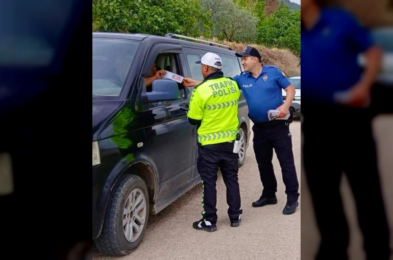 Polis ekipleri araçları tek tek bilgilendirdi