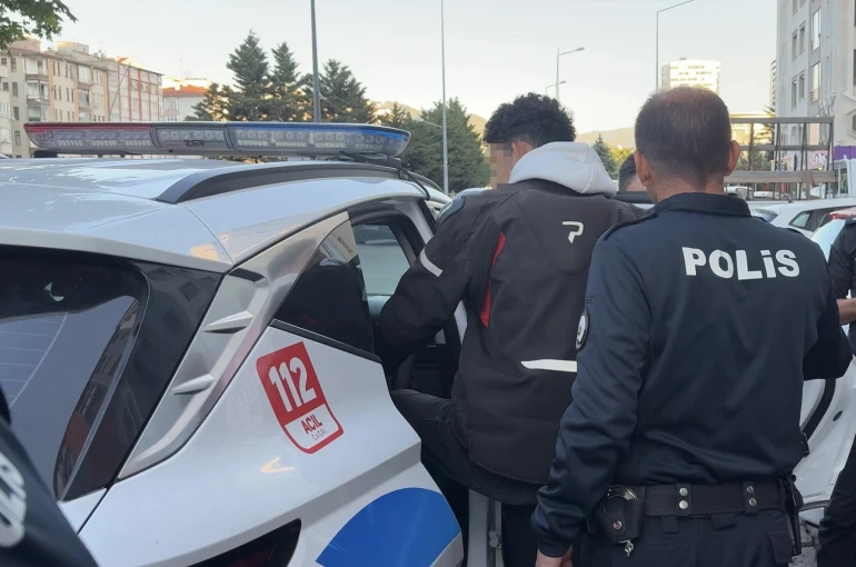 Polis ekipleri kız arkadaşına zarar vereceği iddia edilen şahsı yakaladı