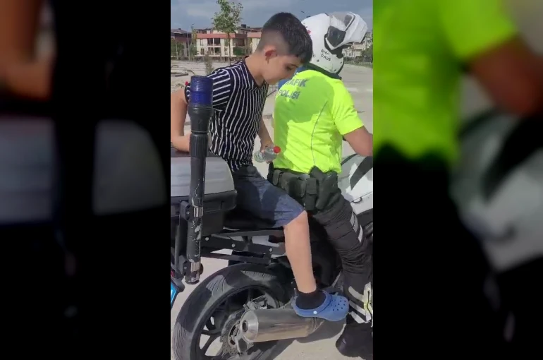 Polis ekipleri öğrenciyi sınava yetiştirmek için zamanla yarıştı 