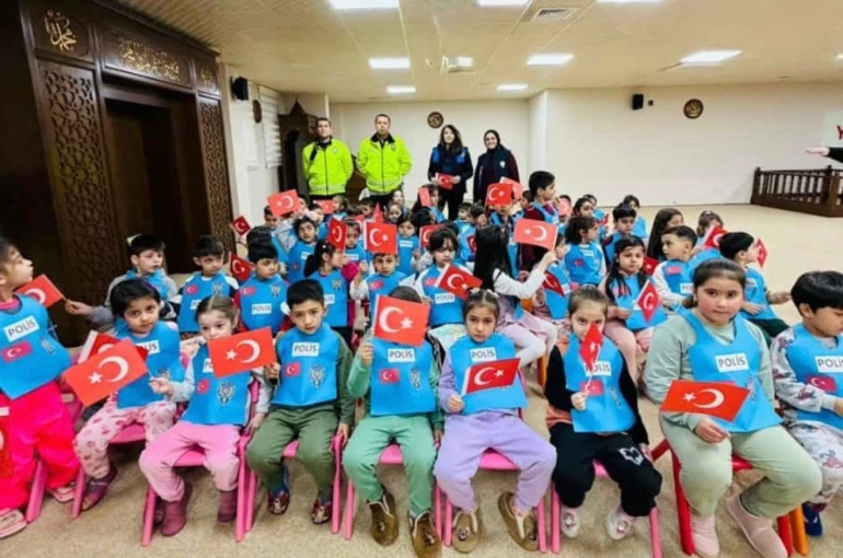 Polis Haftası’nda Patnos’ta miniklere anlamlı ziyaret