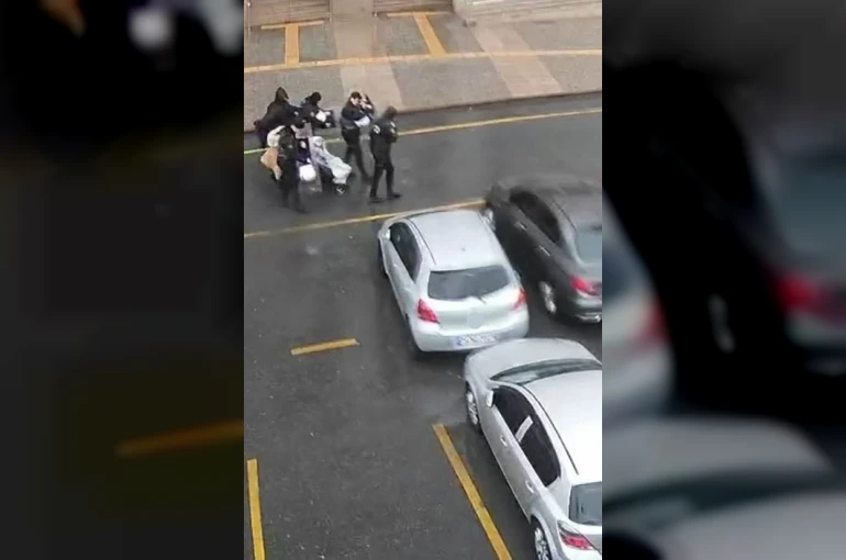 Polis kalkanı, bebeği ve annesini fırtınadan korudu