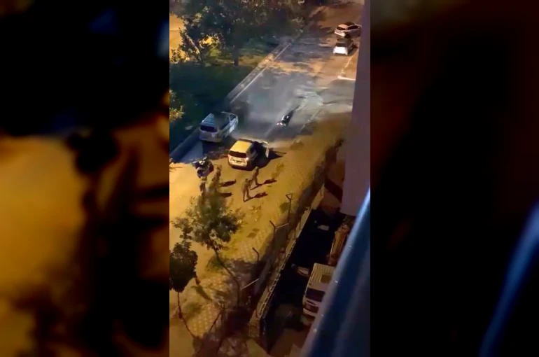 Polis Özel Harekat ekiplerini görünce elindeki silahı bırakıp teslim oldu