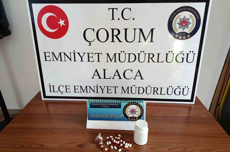 Polisin durdurduğu araçtan sentetik ecza hapı çıktı: 1 gözaltı