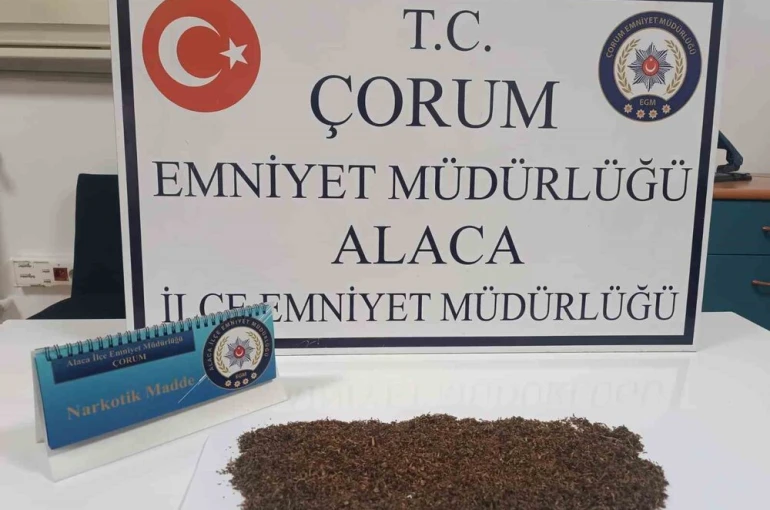 Polisin şüphesi ele verdi: Uyuşturucuyla yakalanan 3 kişi gözaltına alındı