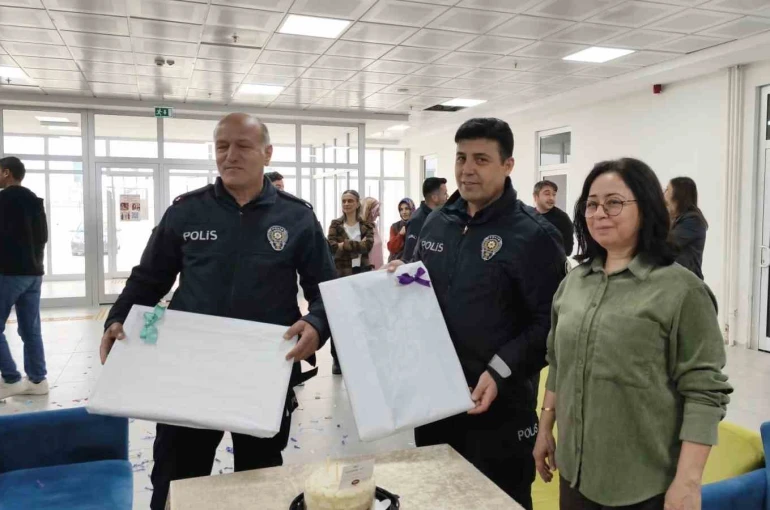 Polisleri "olay var" diyerek çağırdılar, pasta sürprizi yaptılar