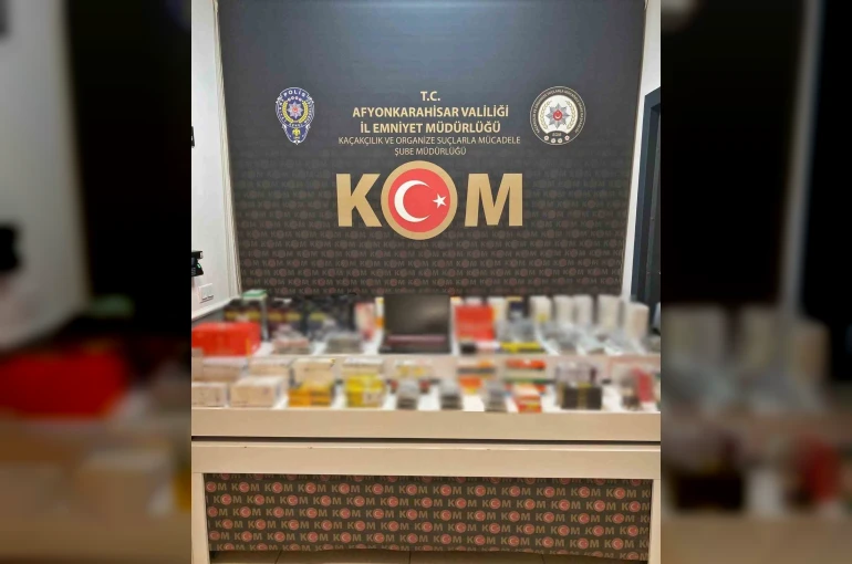 Polisten kaçak telefonu parçaları ile aksesuarları ele geçirdi