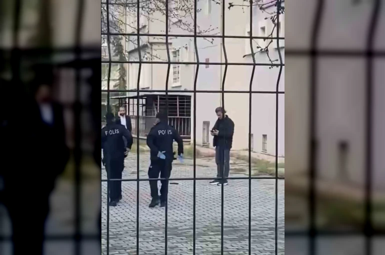 Polisten kaçan şahıs, tabancasını okul bahçesine attı
