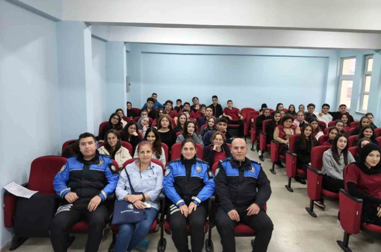 Polisten lise öğrencilerine yönelik eğitim
