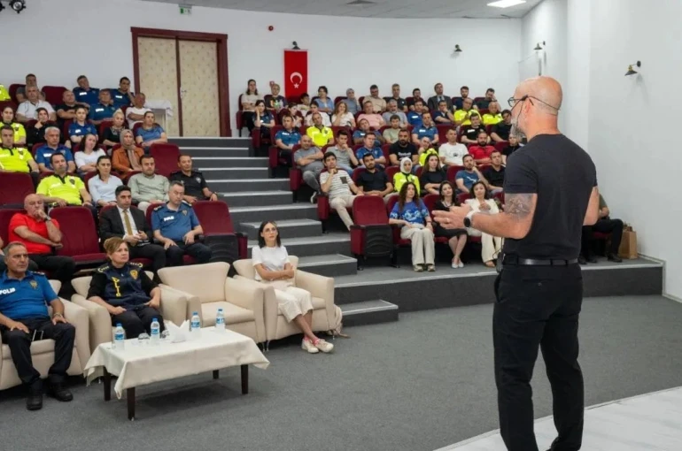 Polisten toplumsal farkındalık etkinliği