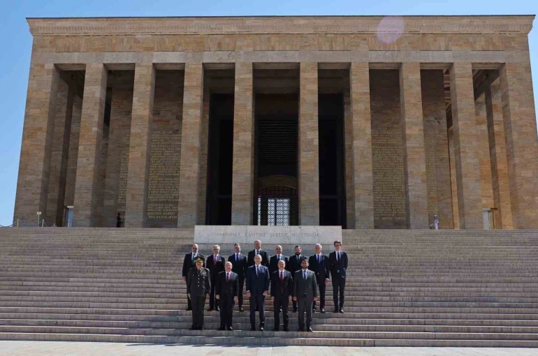 Polonya Cumhurbaşkanı Nawrocki, Anıtkabir’i ziyaret etti