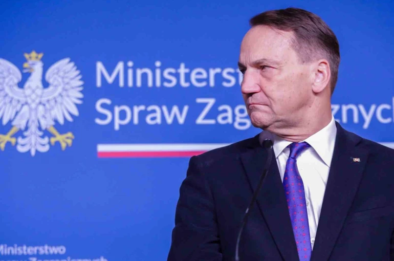 Polonya Dışişleri Bakanı Sikorski: "Ukrayna’daki savaş tamamen Avrupa tarafından finanse ediliyor"