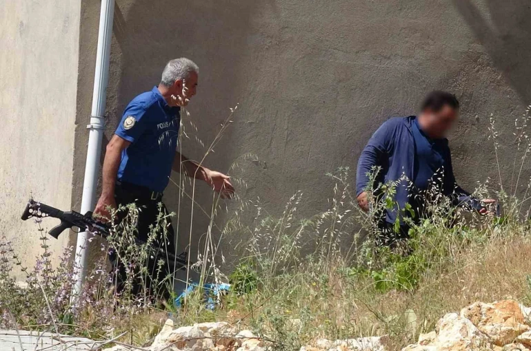 Pompalı tüfekle yaraladığı kişinin ardından polisle birlikte boş kartuş aradı