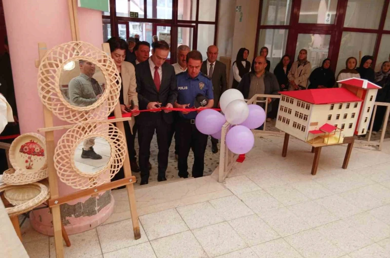 Posof Halk Eğitimi Merkezi’nden görkemli yıl sonu sergisi: 436 Kursiyer emeklerini sergiledi 