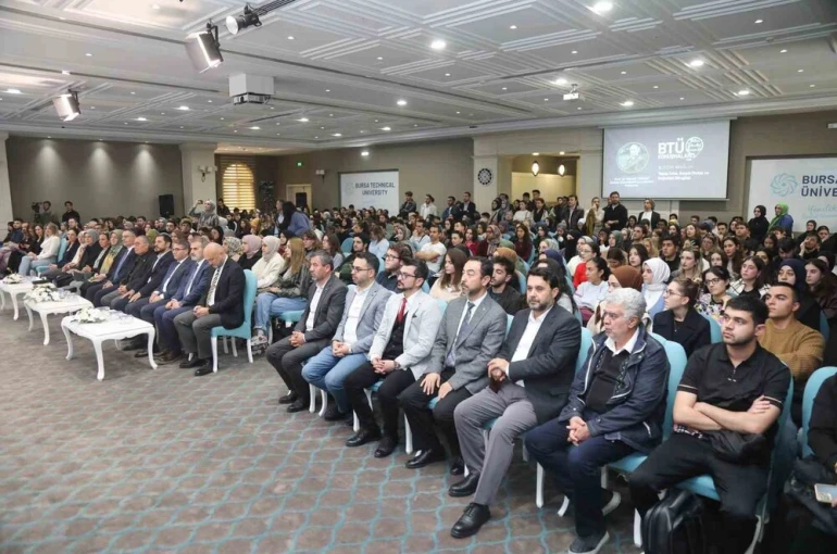 Prof. Dr. Nevzat Tarhan: "Dijital bağımlılık yeni neslin en büyük tehdidi" 