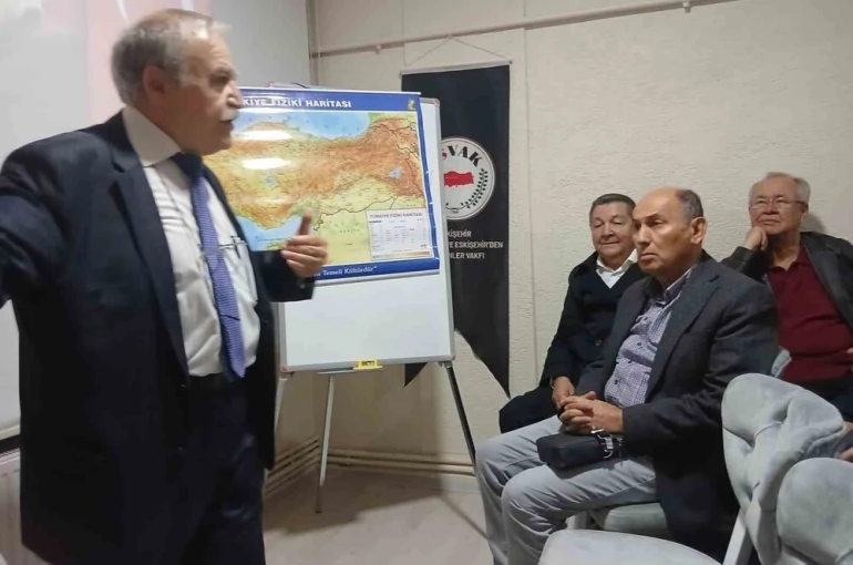 Prof. Dr. Özden’den ’29 Ekim 1923 Cumhuriyet’e giden yol’ konulu konferans