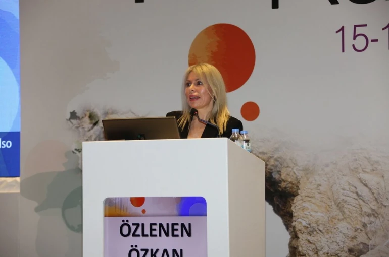 Prof. Dr. Özlenen Özkan: "İlk rahim naklinde nefesimizi tutarak hastayı takip ettik"