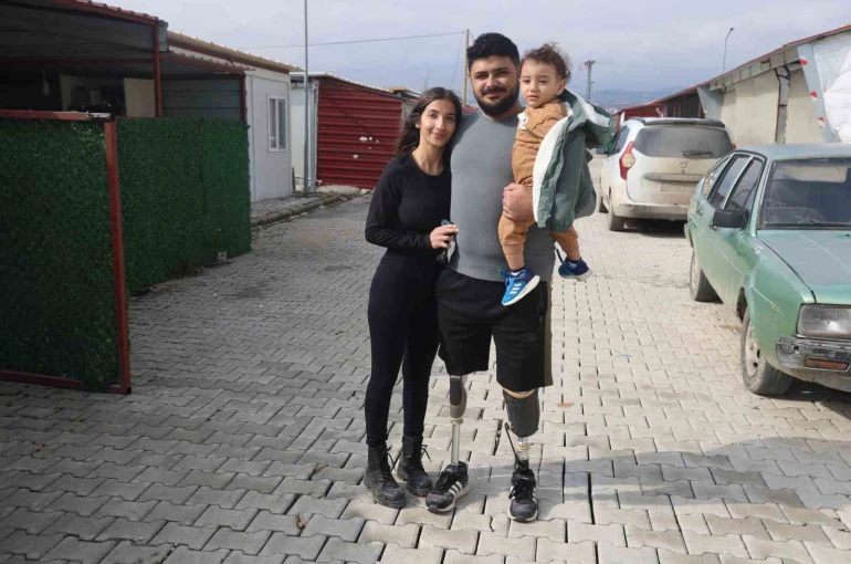 Protez bacaklarıyla yeniden yaşama tutunan depremzede Emre, yuva kurup evlat sahibi oldu