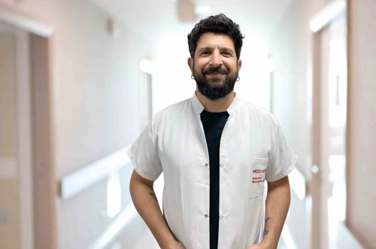 Psikiyatri Uzmanı Dr. Mustafa Akcan: "Sosyal medya, gençlerde ciddi psikolojik sorunlara yol açabilir"